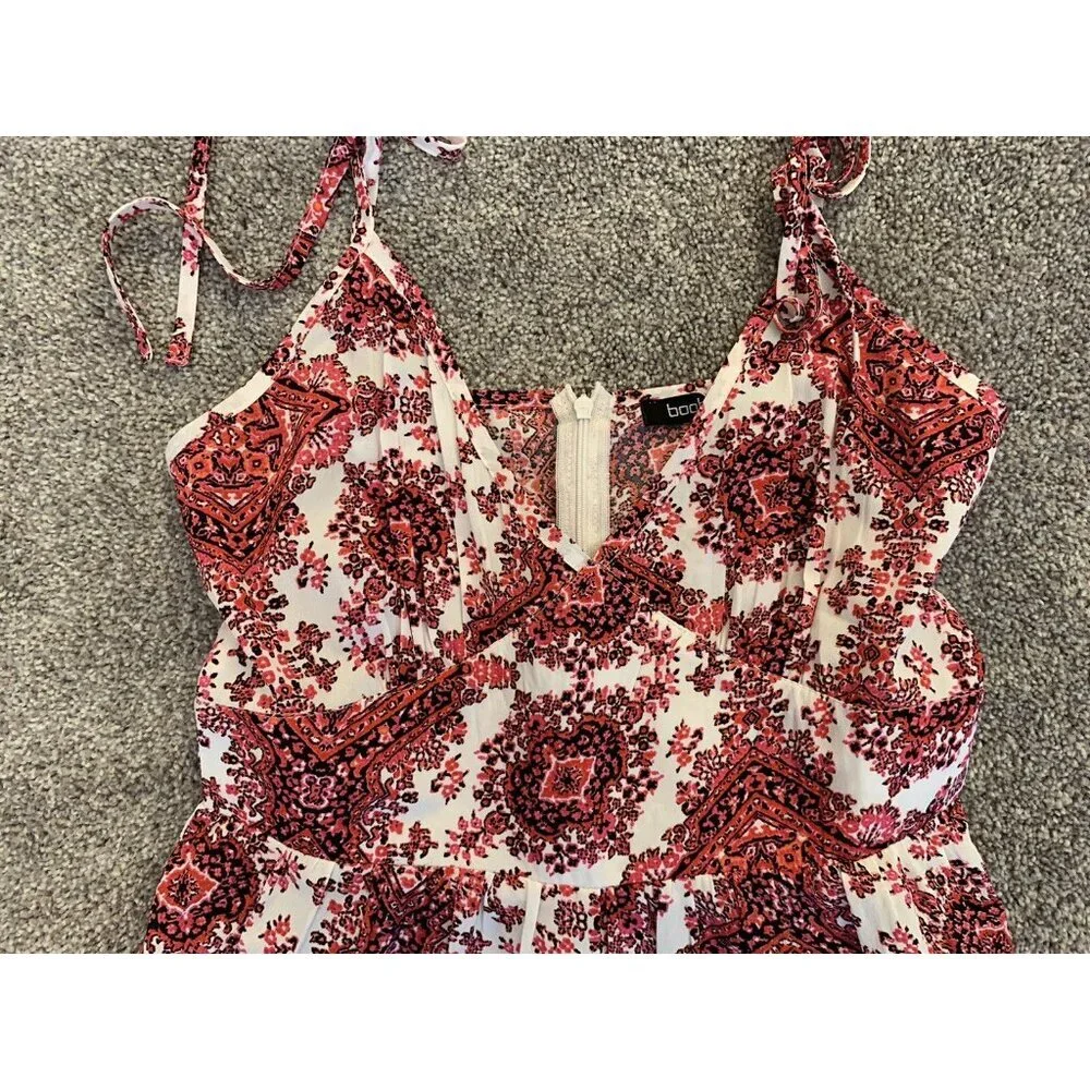 Boohoo Women’s Jumpsuit Size 4 Red White Back Zipper V-Neck Spaghetti Straps GUC - Picture 4 of 11